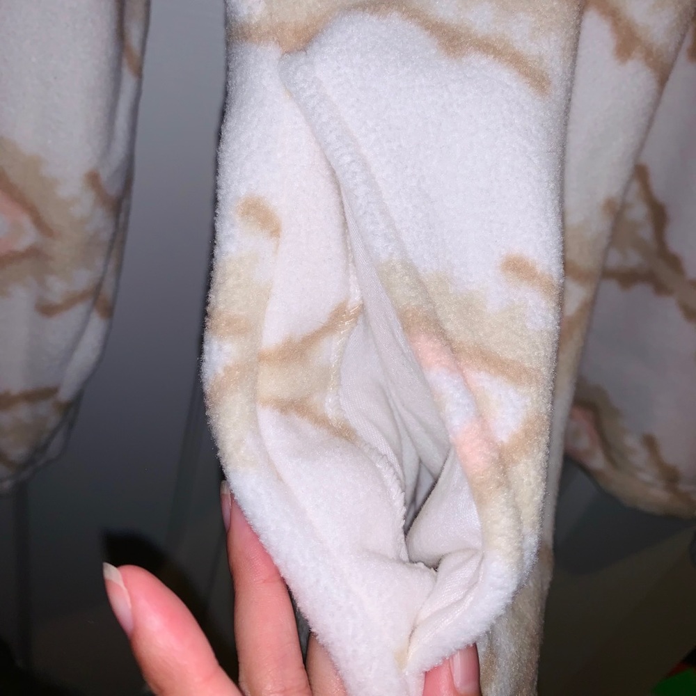 Tribal zip - Picture 3 of 3